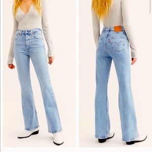 NWOT!!Levi’s Ribcage Flare high rise jeans 32